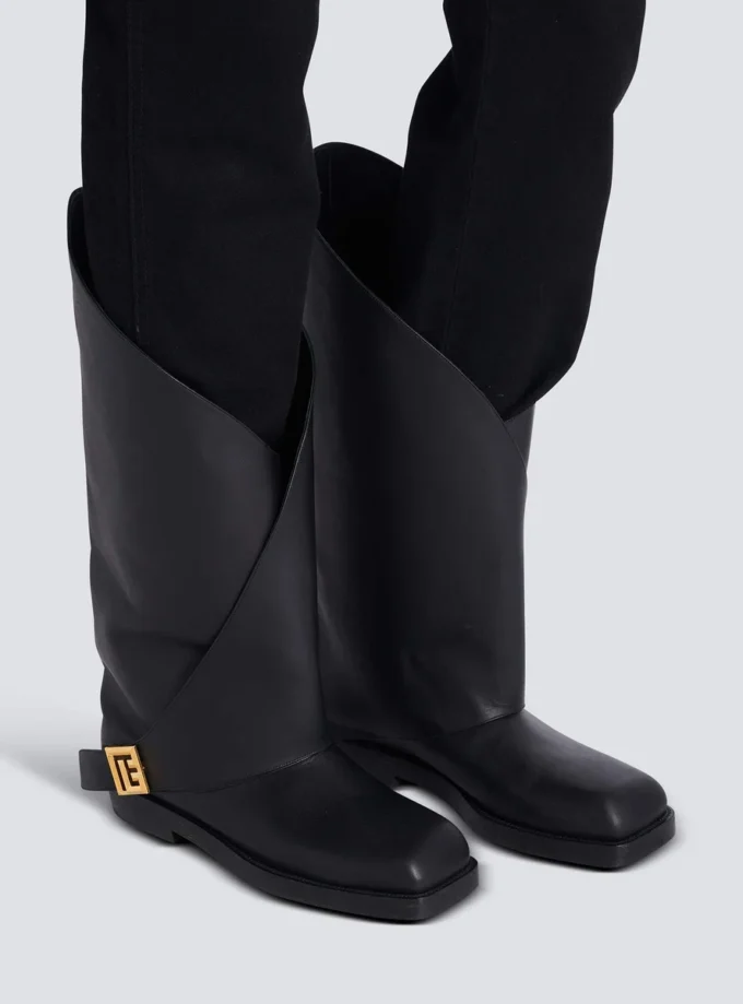 Bottes plates en cuir torsadé Bottes plates en cuir torsadé