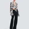 Chemise courte nouée à volants et lettres d’amour Chemise courte nouée à volants et lettres d’amour