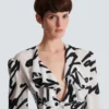 Chemise courte nouée à volants et lettres d’amour Chemise courte nouée à volants et lettres d’amour