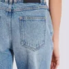 Jean droit en denim délavé Jean droit en denim délavé