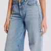 Jean droit en denim délavé Jean droit en denim délavé