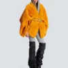 Manteau en peau lainée avec ceinture