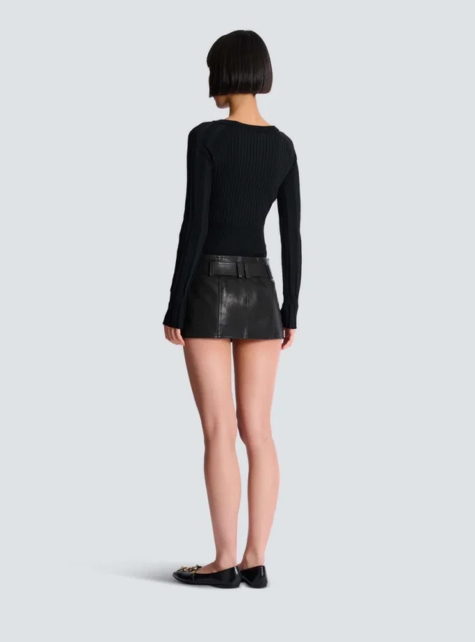 Mini-jupe en cuir avec ceinture