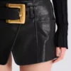 Mini-jupe en cuir avec ceinture