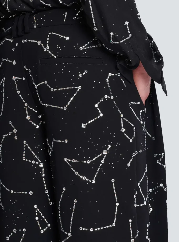 Pantalon en crêpe avec motif Constellation en strass