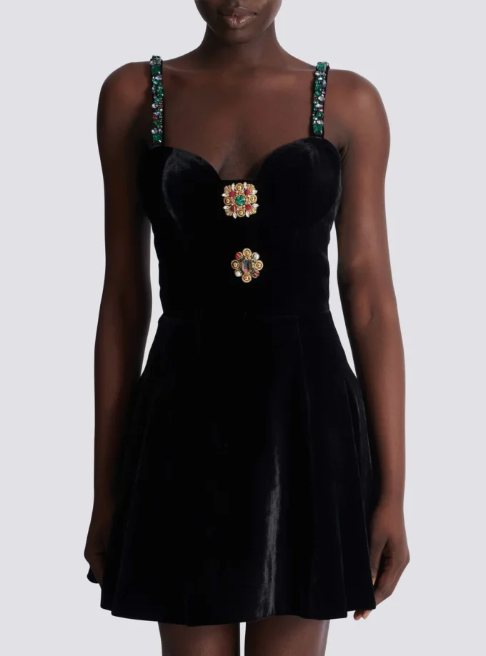 Robe en velours à bretelles ornées Robe en velours à bretelles ornées