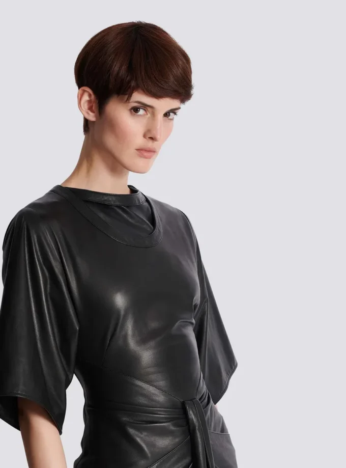 Robe longue en cuir d&rsquo;agneau nouée