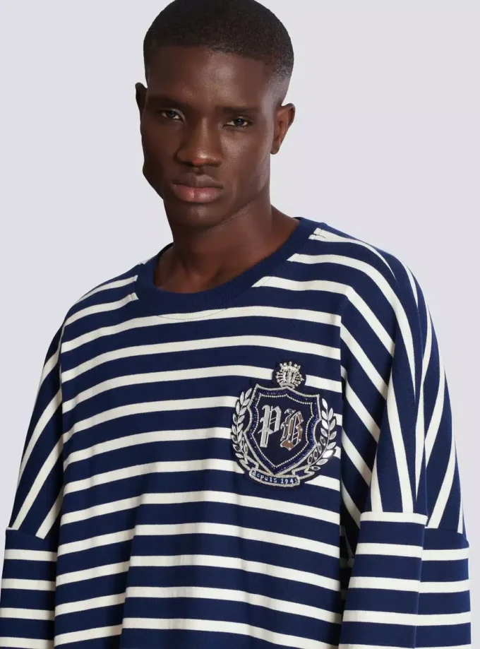 Sweat-shirt en coton avec emblème universitaire et rayures bretonnes Sweat-shirt en coton avec emblème universitaire et rayures bretonnes