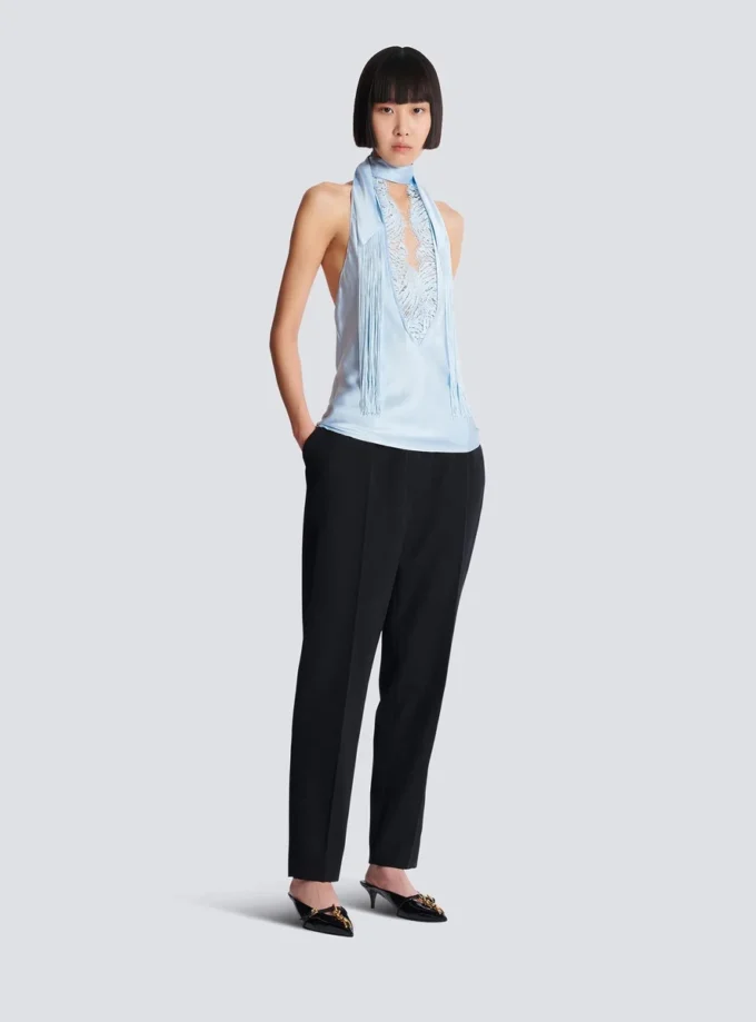Top en satin à franges et dos nu Top en satin à franges et dos nu
