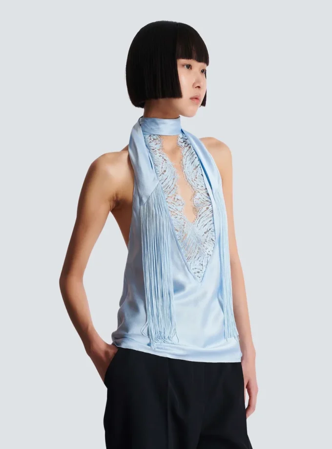 Top en satin à franges et dos nu Top en satin à franges et dos nu
