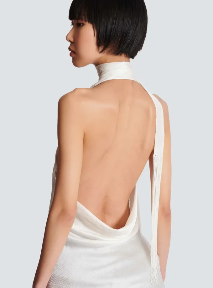 Top en satin à franges et dos nu