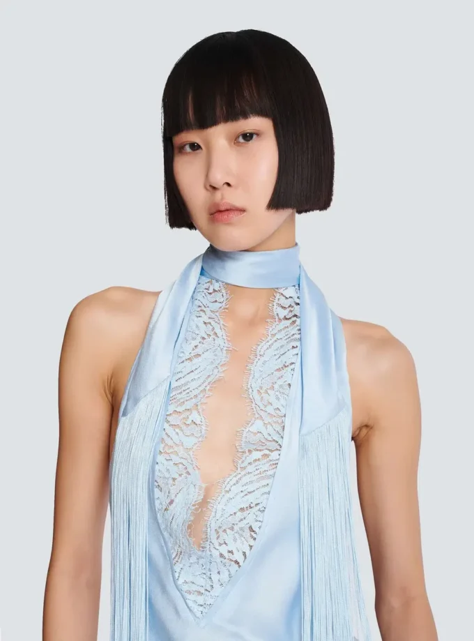 Top en satin à franges et dos nu Top en satin à franges et dos nu