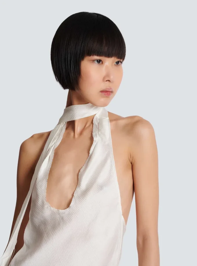 Top en satin à franges et dos nu