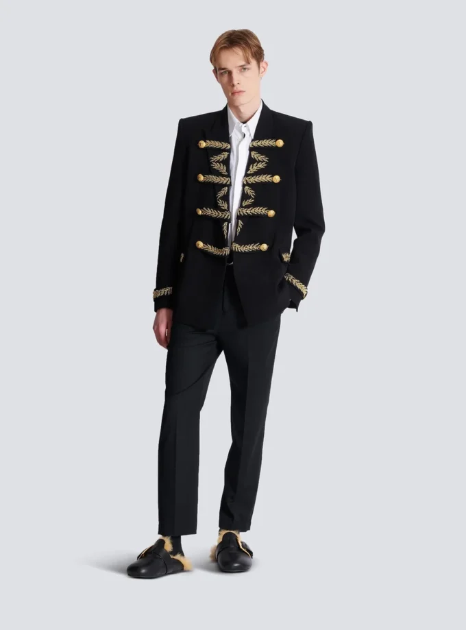 Veste en crêpe brodée