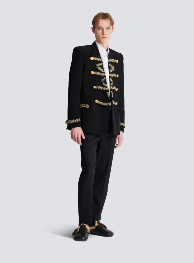Veste en crêpe brodée