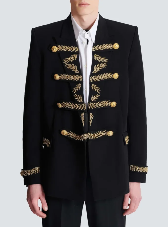 Veste en crêpe brodée