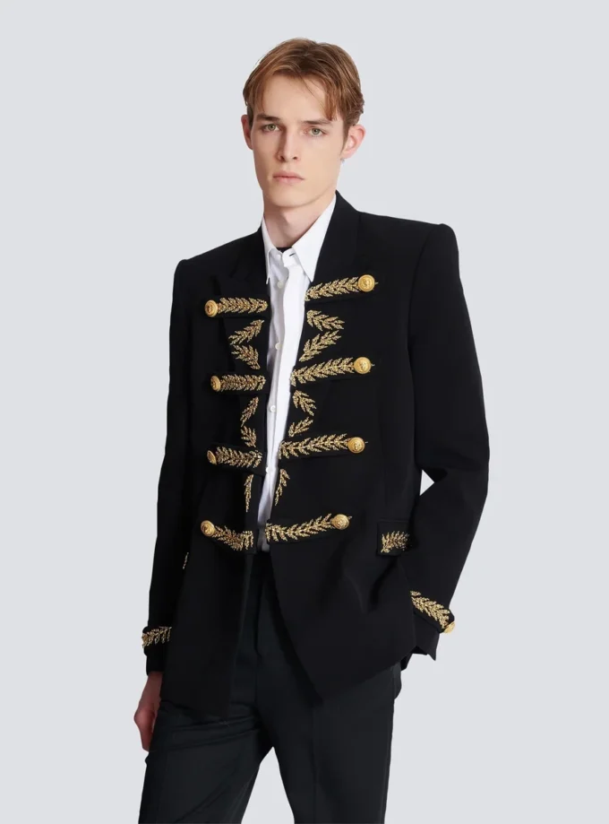 Veste en crêpe brodée