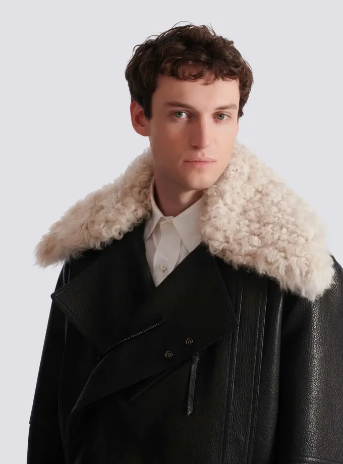 Veste en cuir avec col en peau lainée Veste en cuir avec col en peau lainée