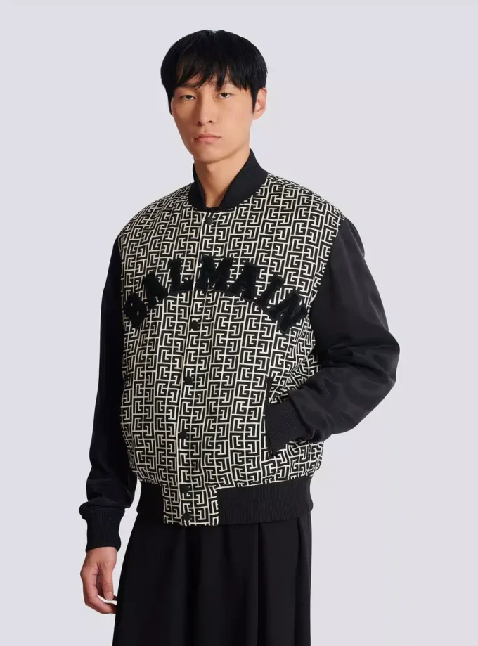 Veste universitaire monogrammée avec empiècements Veste universitaire monogrammée avec empiècements