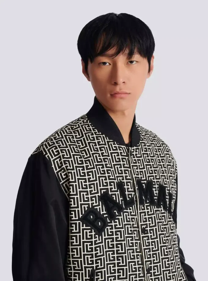 Veste universitaire monogrammée avec empiècements Veste universitaire monogrammée avec empiècements
